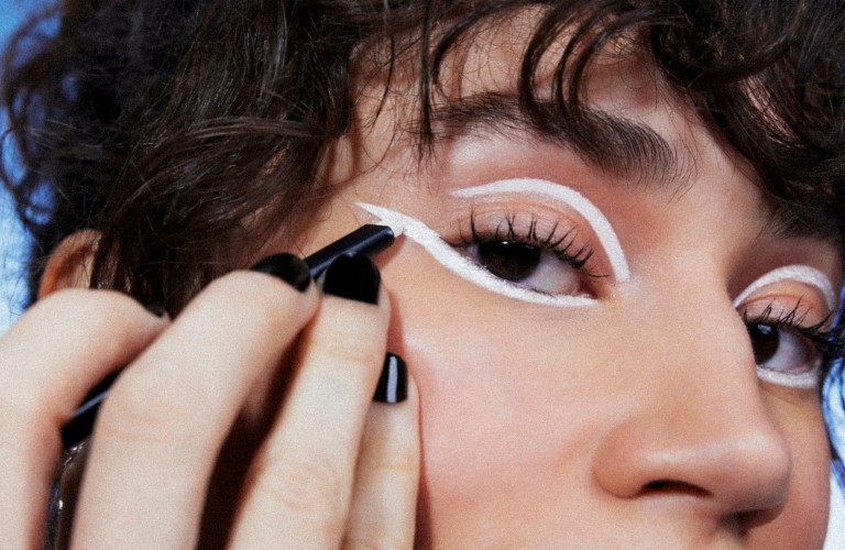 Explorando Formas Criativas: Delineados Gráficos e Atrevidos - inspiração 2