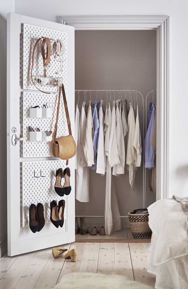 Peças Essenciais: Top Básico, Calça/Saia Versátil, Terceira Peça - inspiração 1