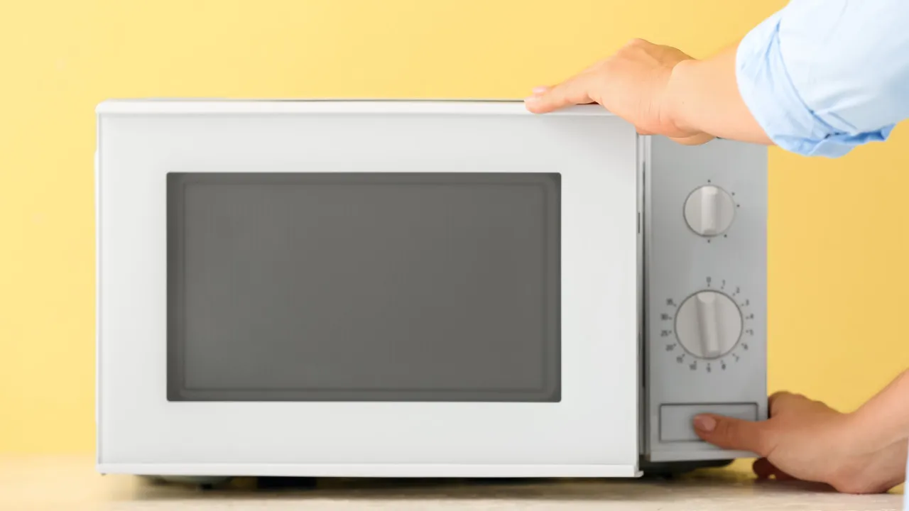 Evitando Danos: O Que Nunca Fazer na Limpeza de Plásticos Brancos - inspiração 1