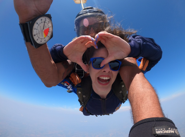 A Abertura do Paraquedas: Um Momento de Alívio e Emoção - inspiração 2