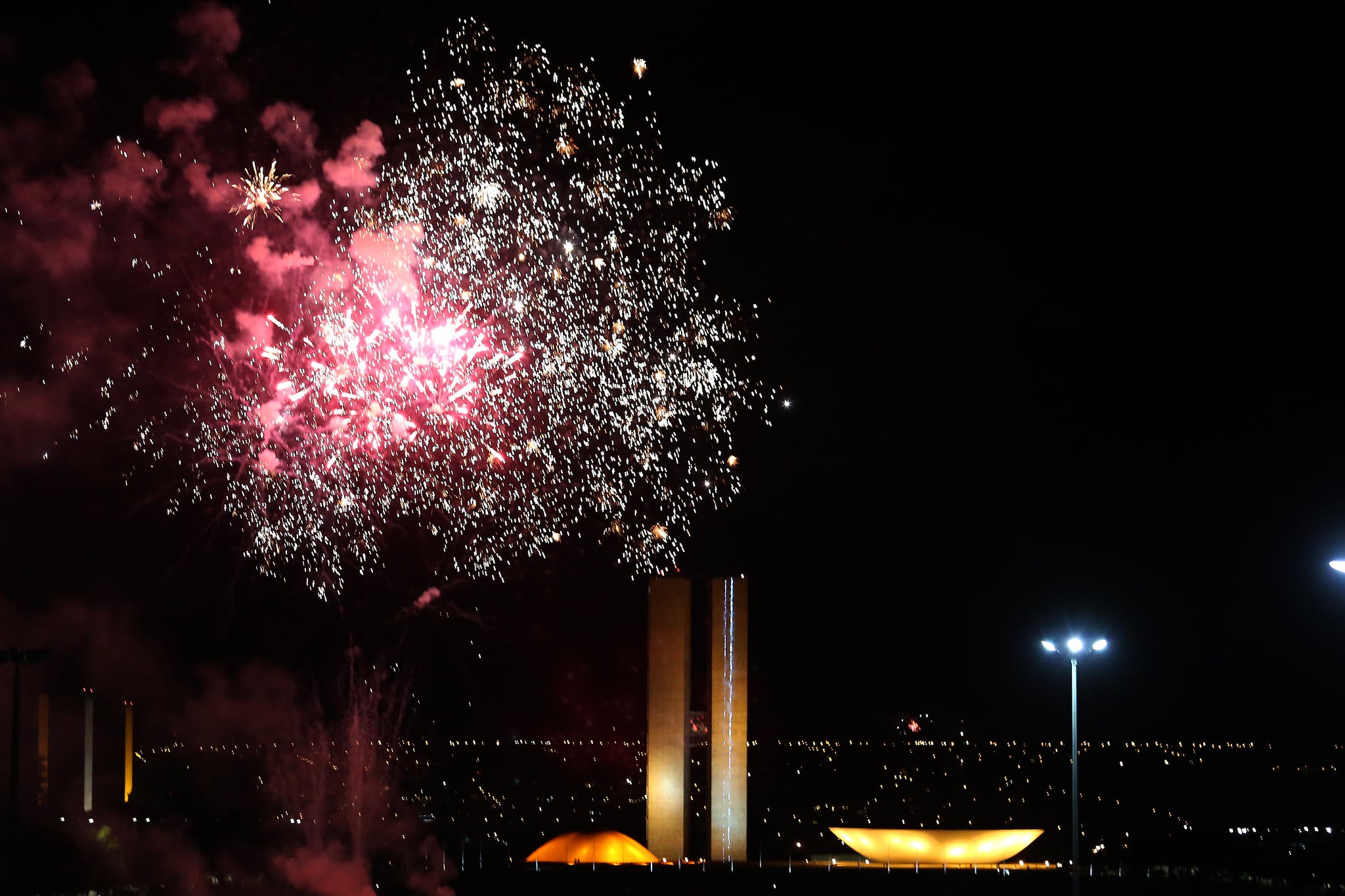 Tradição Renovada: O Significado dos Fogos em Eventos Cívicos - inspiração 2