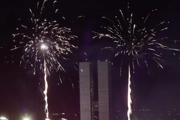 Perspectivas Únicas: Onde Ver os Fogos para uma Experiência Completa - inspiração 1