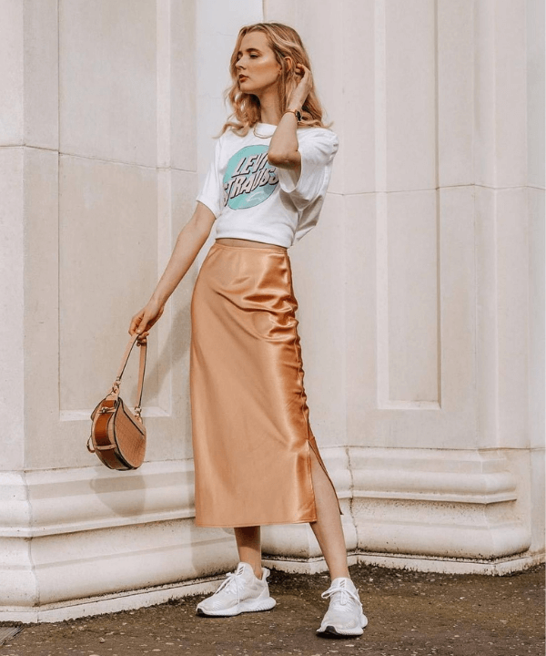 T-Shirt Básica + Saia Midi Plissada: Elegância do Dia a Dia - inspiração 1