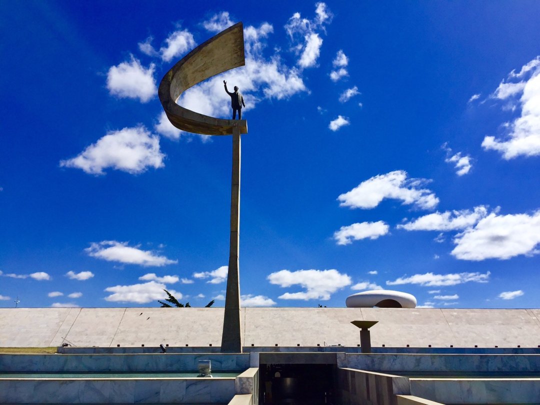 Opções de Lanches e Souvenirs Perto do Memorial - inspiração 1