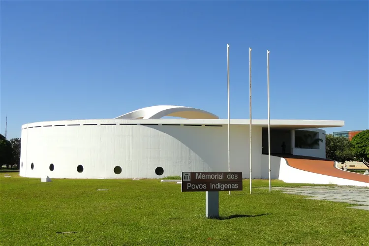 Museu Nacional da República: Arquitetura Imponente e Exposições Vibrantes - inspiração 2
