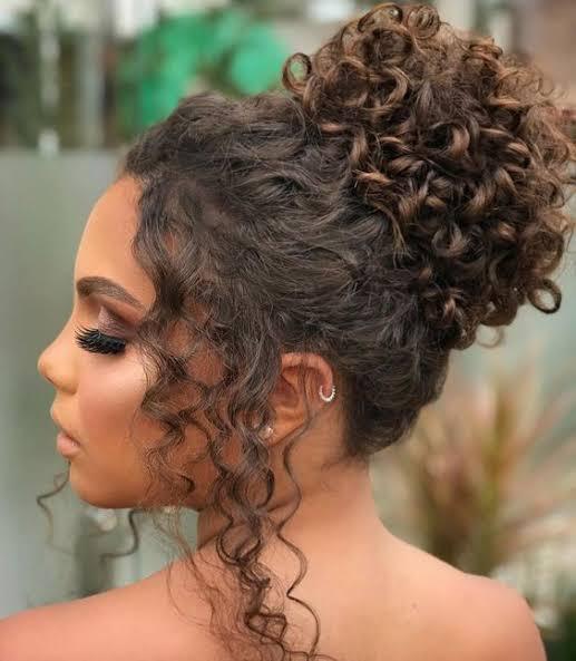O Charme das Tiara e Faixas: Um Toque Real para Seu Cabelo - inspiração 1
