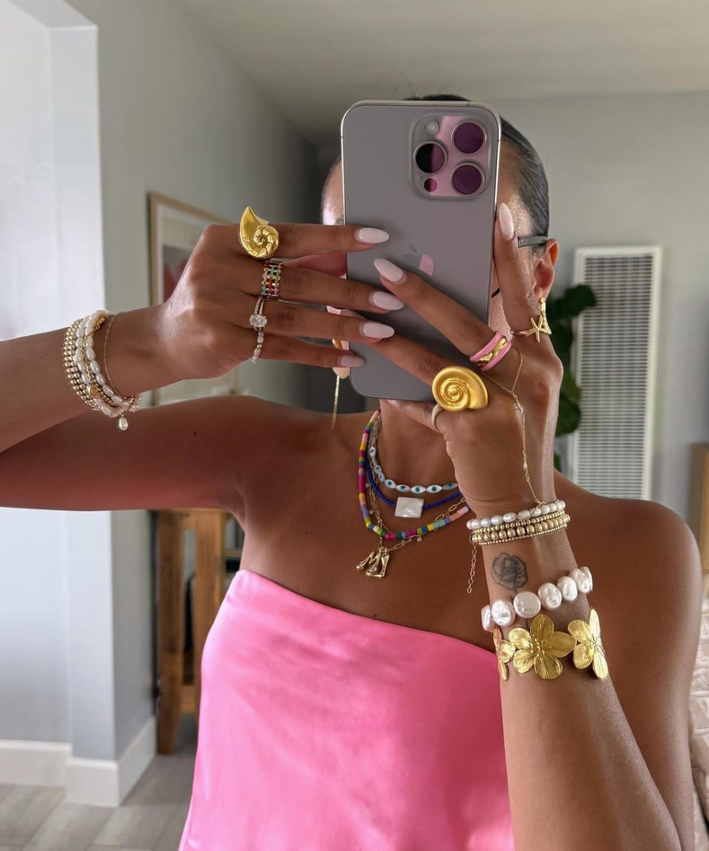 Acessórios em Tons de Grafite e Chumbo: A Sofisticação Sutil - inspiração 1