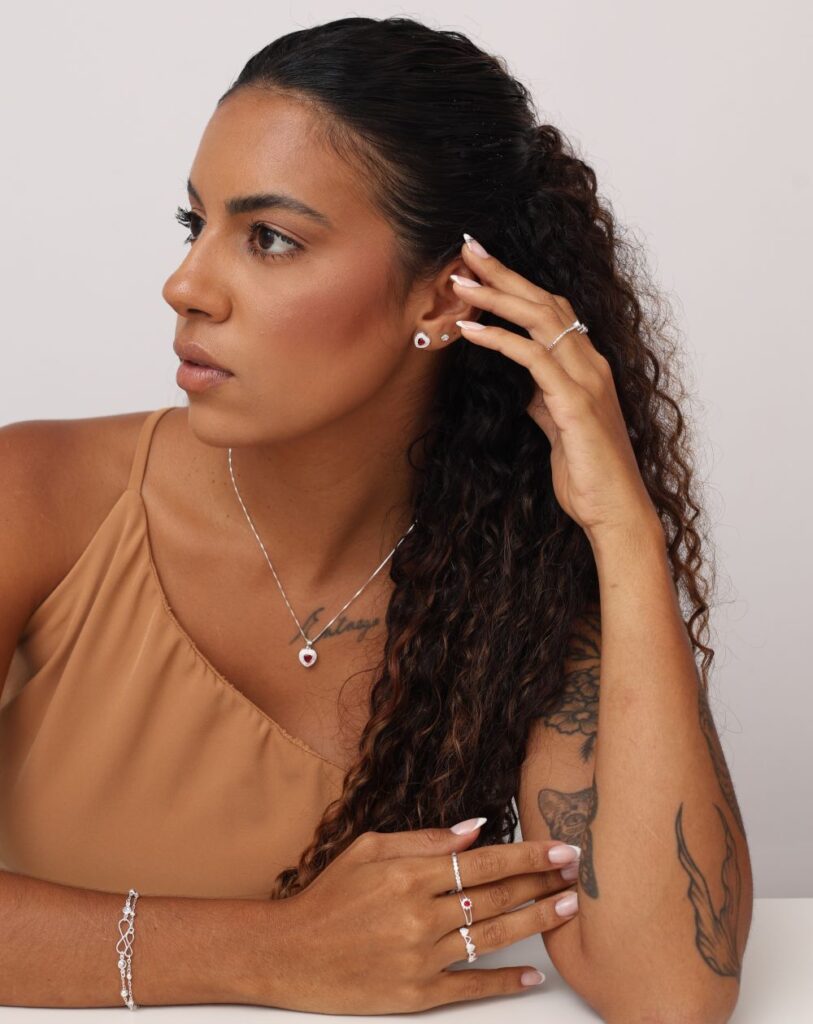 Sapatos Prateados: Do Casual ao Glamour, Sem Esforço - inspiração 2