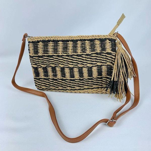 Bolsas de Palha em Tecidos Combinados: Inovação e Estilo - inspiração 2