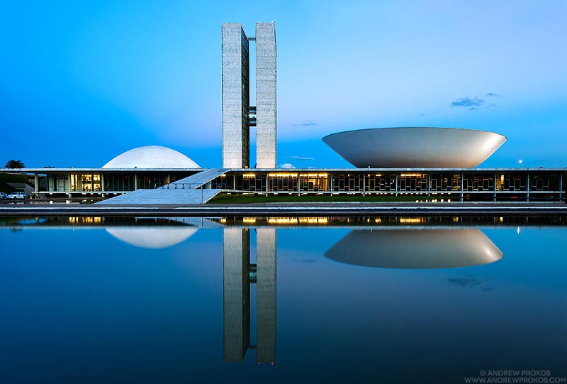 1. Roteiro de 1 Dia pelas Obras de Niemeyer em Brasília
2. A Influência das Curvas na Arquitetura de Oscar Niemeyer
3. Brasília: Um Legado Modernista de Niemeyer e Lúcio Costa
4. Explorando o Eixo Monumental: O Coração Arquitetônico de Brasília
5. A Leveza Estrutural nas Obras Icônicas de Niemeyer