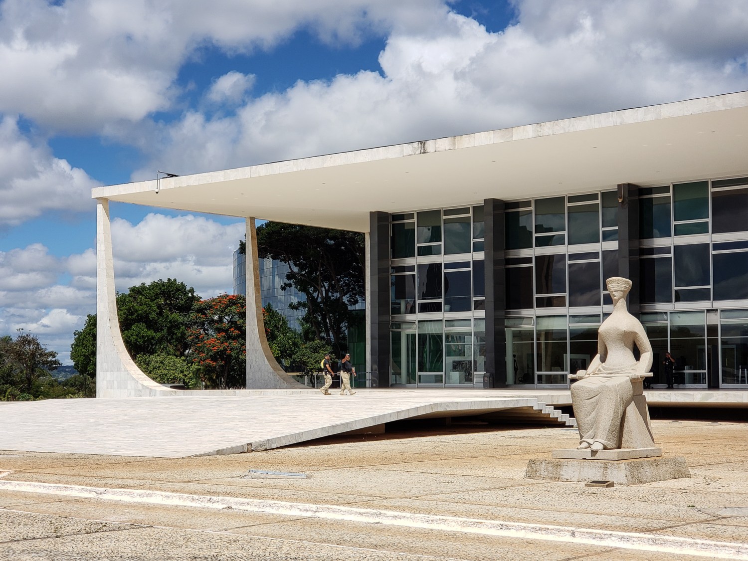 arquitetura de oscar niemeyer em brasília