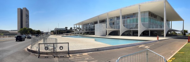 1. Roteiro de 1 Dia pelas Obras de Niemeyer em Brasília
2. A Influência das Curvas na Arquitetura de Oscar Niemeyer
3. Brasília: Um Legado Modernista de Niemeyer e Lúcio Costa
4. Explorando o Eixo Monumental: O Coração Arquitetônico de Brasília
5. A Leveza Estrutural nas Obras Icônicas de Niemeyer