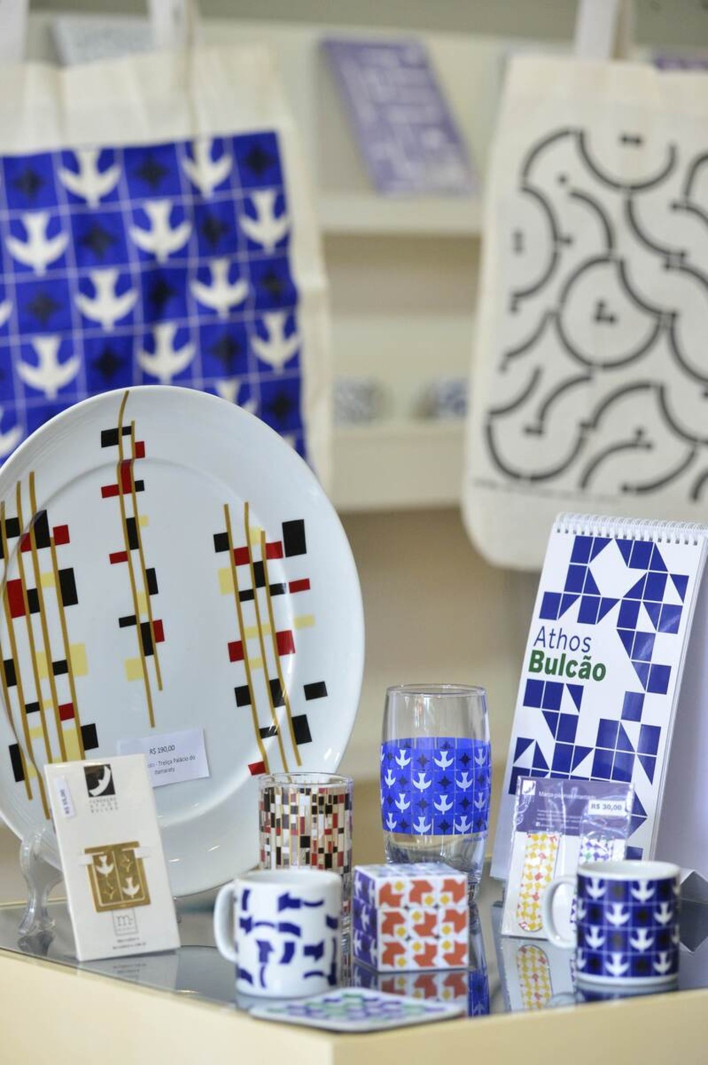 Descubra os Painéis Monumentais de Athos Bulcão em Brasília