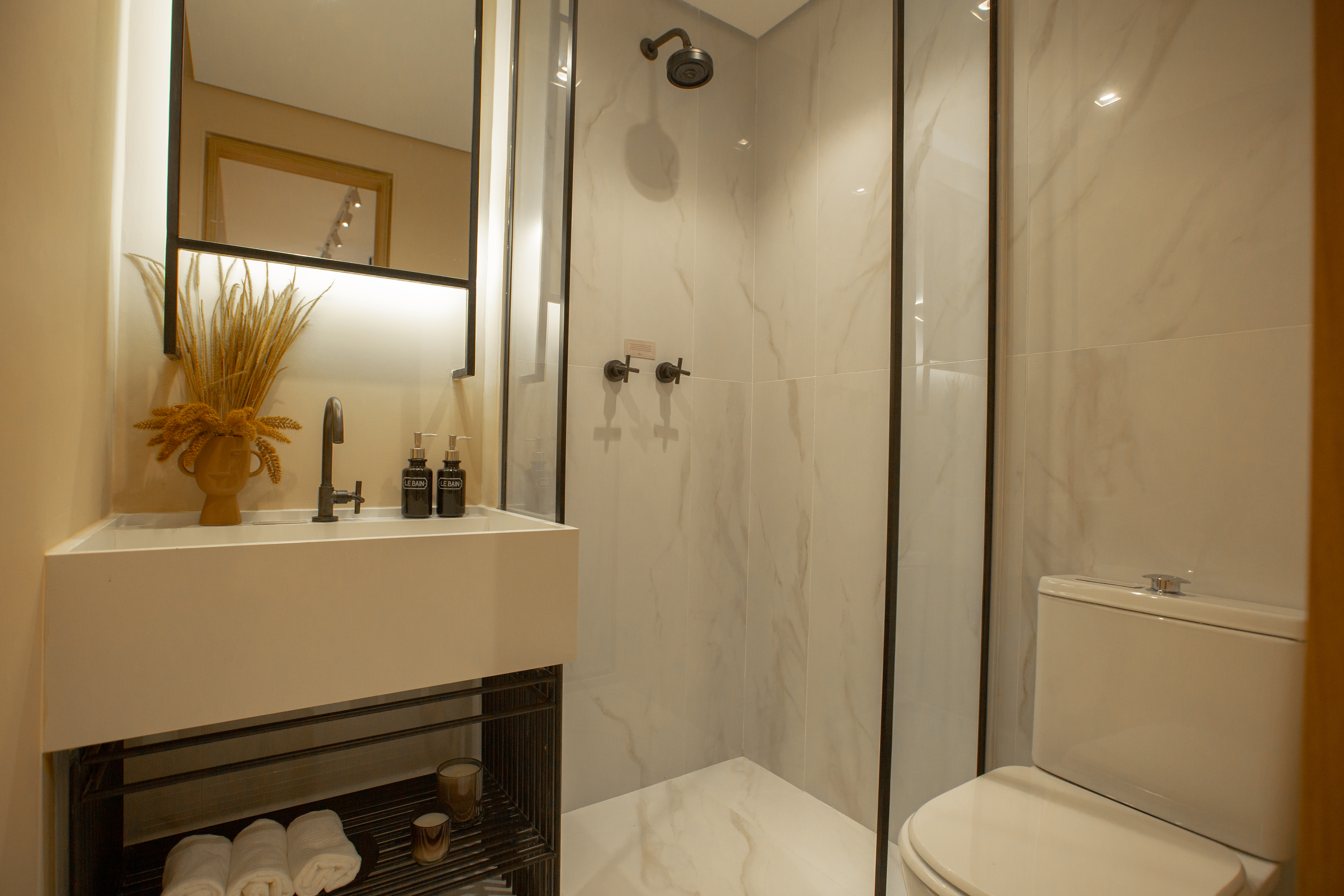 Organização Inteligente: Dicas para Banheiros Pequenos Funcionais