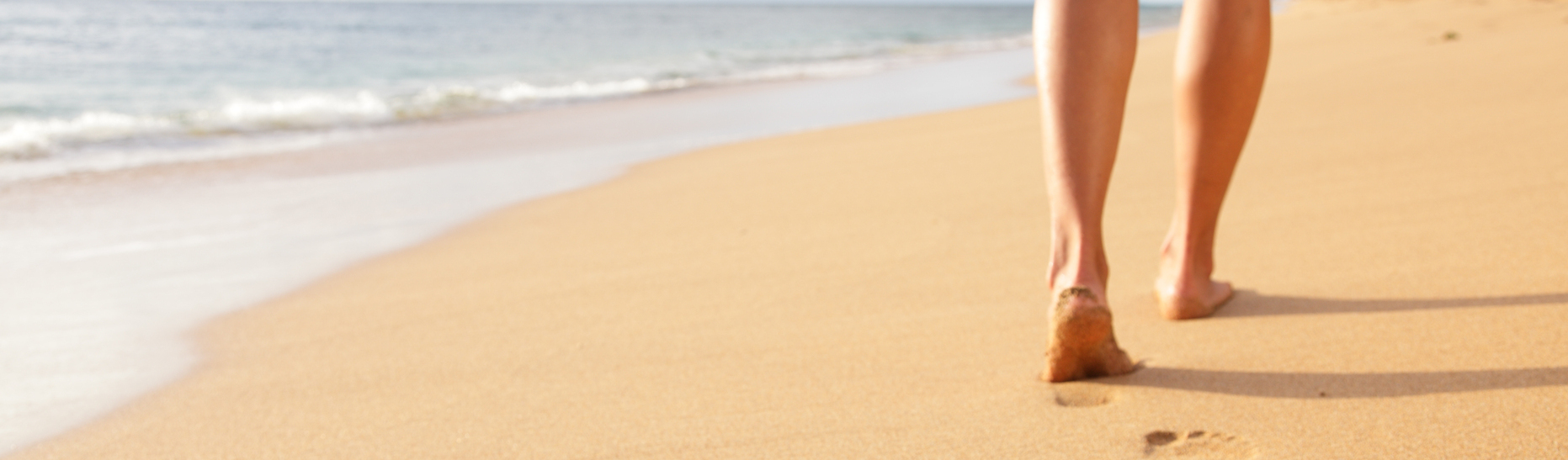Guia Completo: Cuidados Essenciais para Evitar Lesões ao Caminhar na Praia