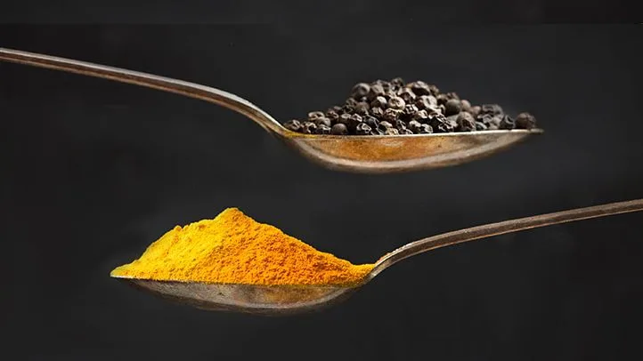 5 ideias de títulos:
1. Cúrcuma e Pimenta Preta: A Dupla Imbatível para sua Saúde
2. Desvendando os Benefícios da Combinação Cúrcuma + Pimenta Preta
3. Cúrcuma: Potencialize seus Efeitos com Pimenta Preta
4. Cuidado com Suplementos de Cúrcuma: O Alerta da Anvisa
5. Receita de Shot Matinal com Cúrcuma e Pimenta Preta