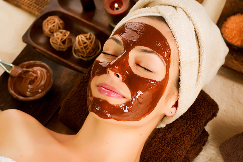 benefícios da máscara facial de chocolate
