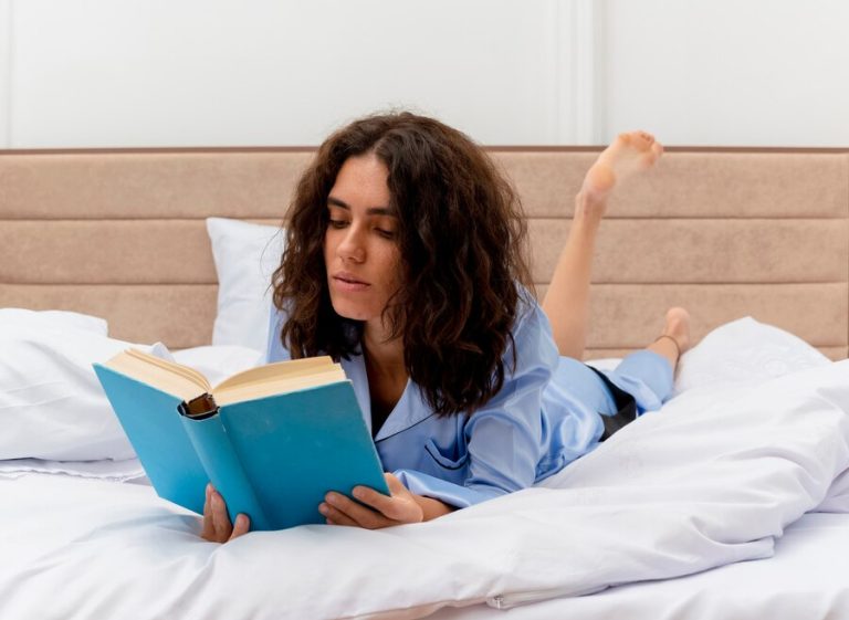 Como escolher o livro ideal para ler antes de dormir