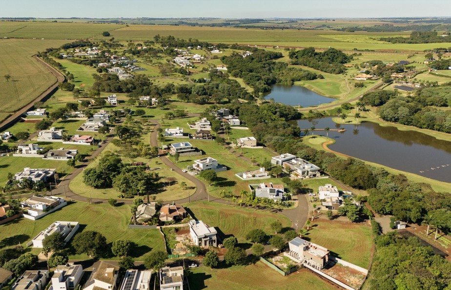 5 ideias de títulos:
1. Como a Natureza Transforma Sua Saúde Mental e Física
2. Os Benefícios Inesperados de Viver Perto de Áreas Verdes
3. Redescubra o Equilíbrio: Viver em Harmonia com a Natureza
4. Do Estresse à Calma: O Poder Curativo do Contato com o Verde
5. Viver no Campo vs. Cidade: Uma Análise de Benefícios e Estilo de Vida