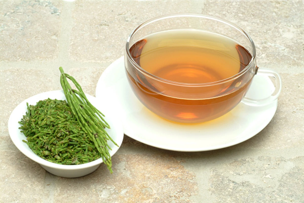 benefícios do chá de cavalinha para desinchar