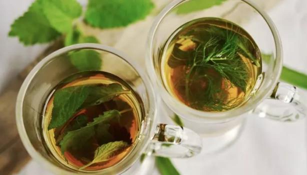 Guia Completo: Como Usar Chás para Desinchar e Combater a Retenção