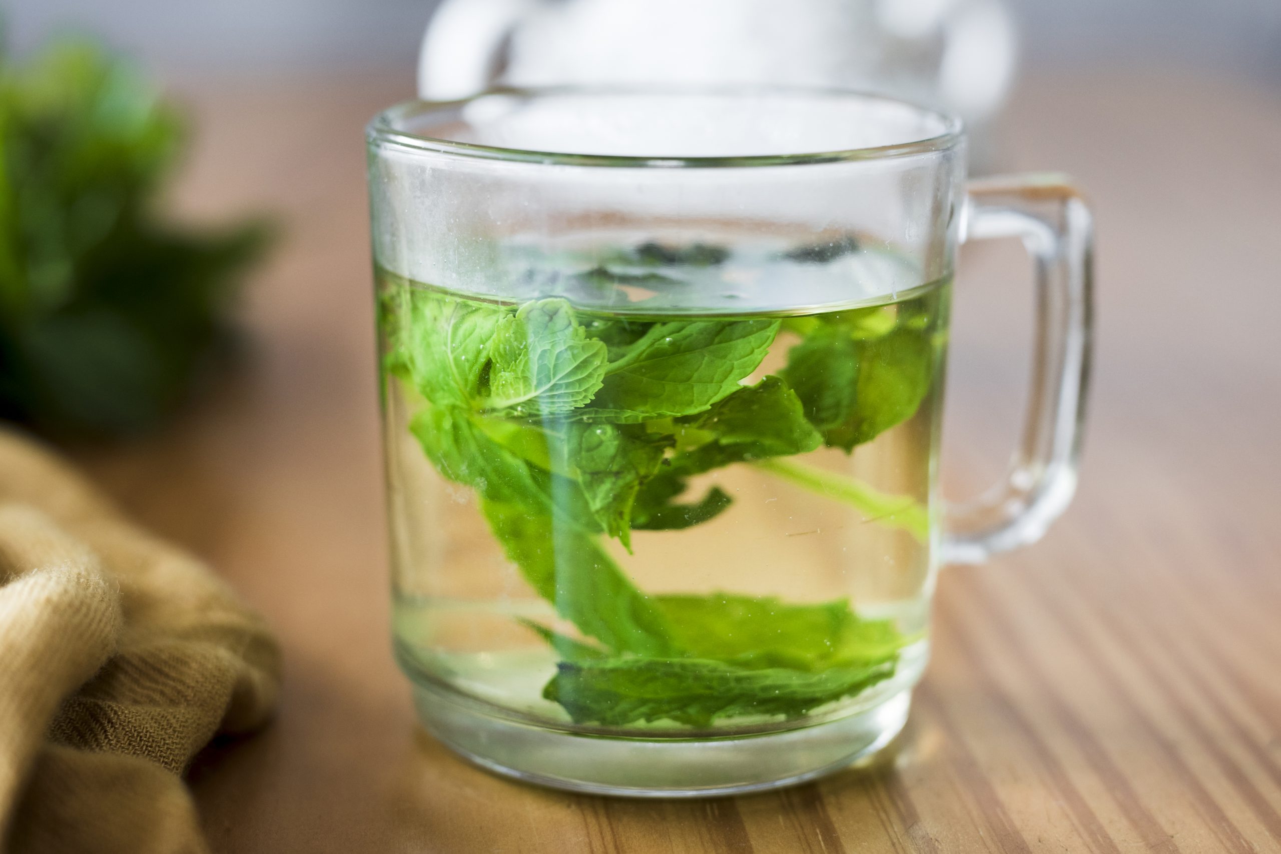 5 Mitos e Verdades sobre o Chá de Salsa