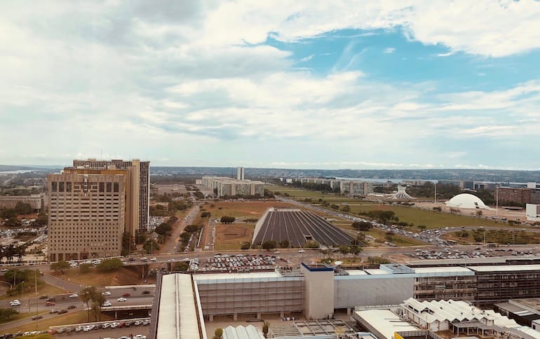 Guia Completo: Como Percorrer Brasília de Carro