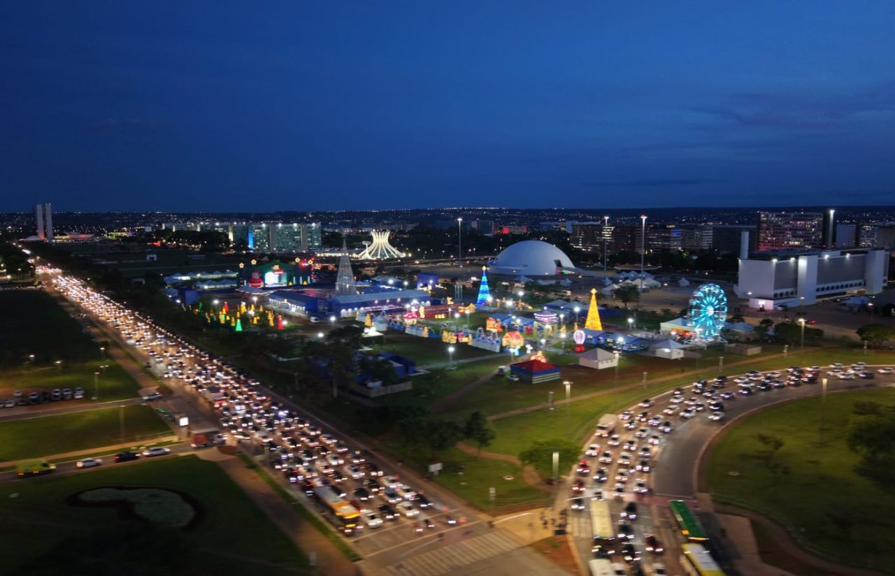 Guia Completo da Iluminação de Natal em Brasília 2025
