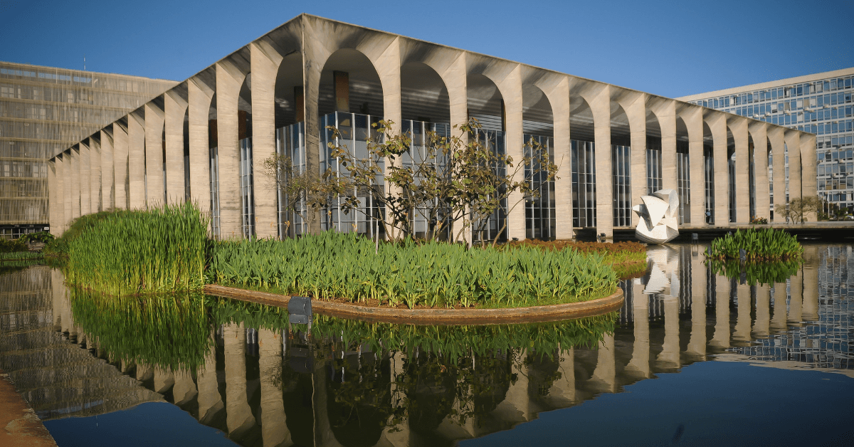 Carreira Diplomática: Desafios e Recompensas da Vida em Brasília