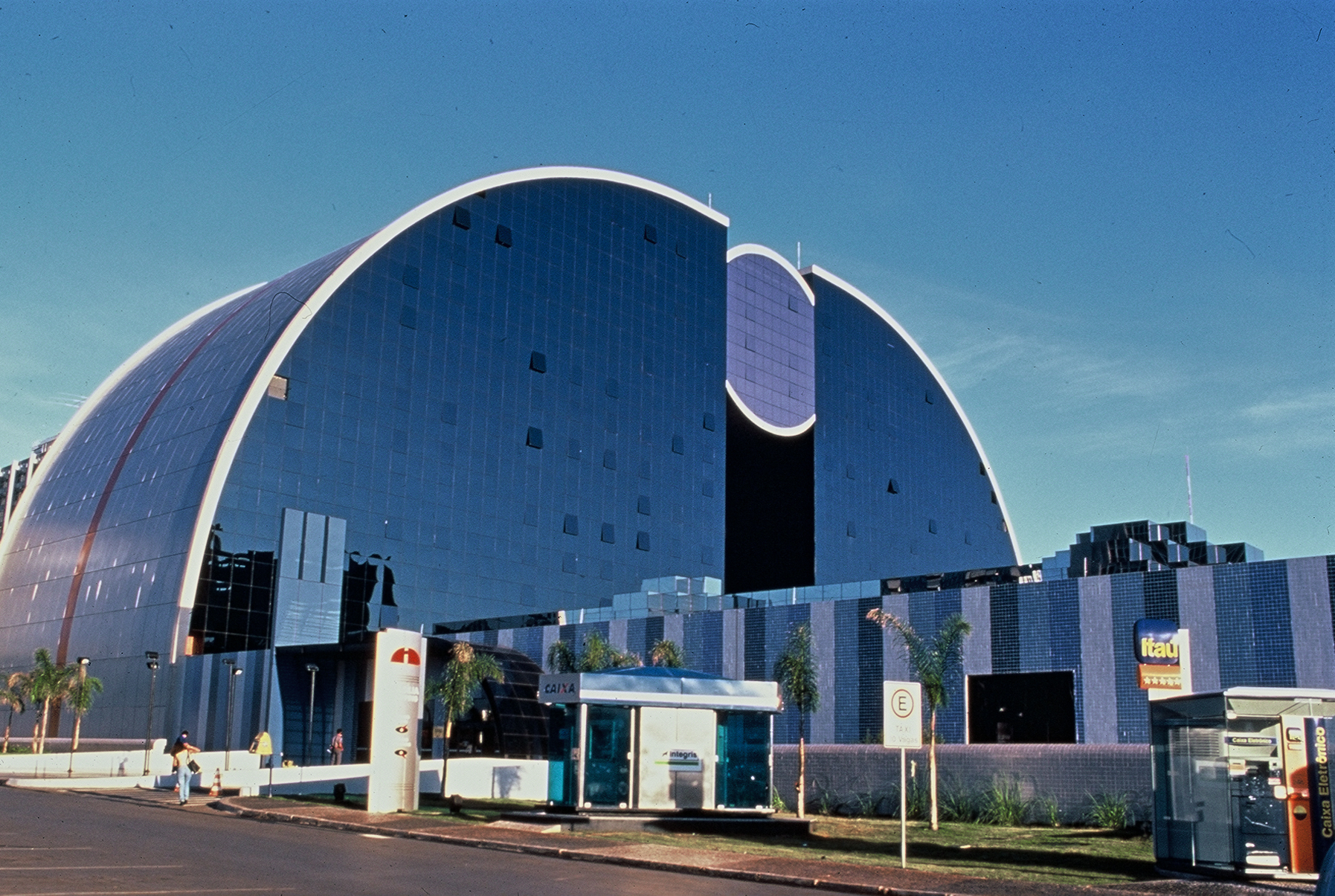 Feira dos Importados vs. Feira do Guará: Qual a Melhor para Suas Compras?