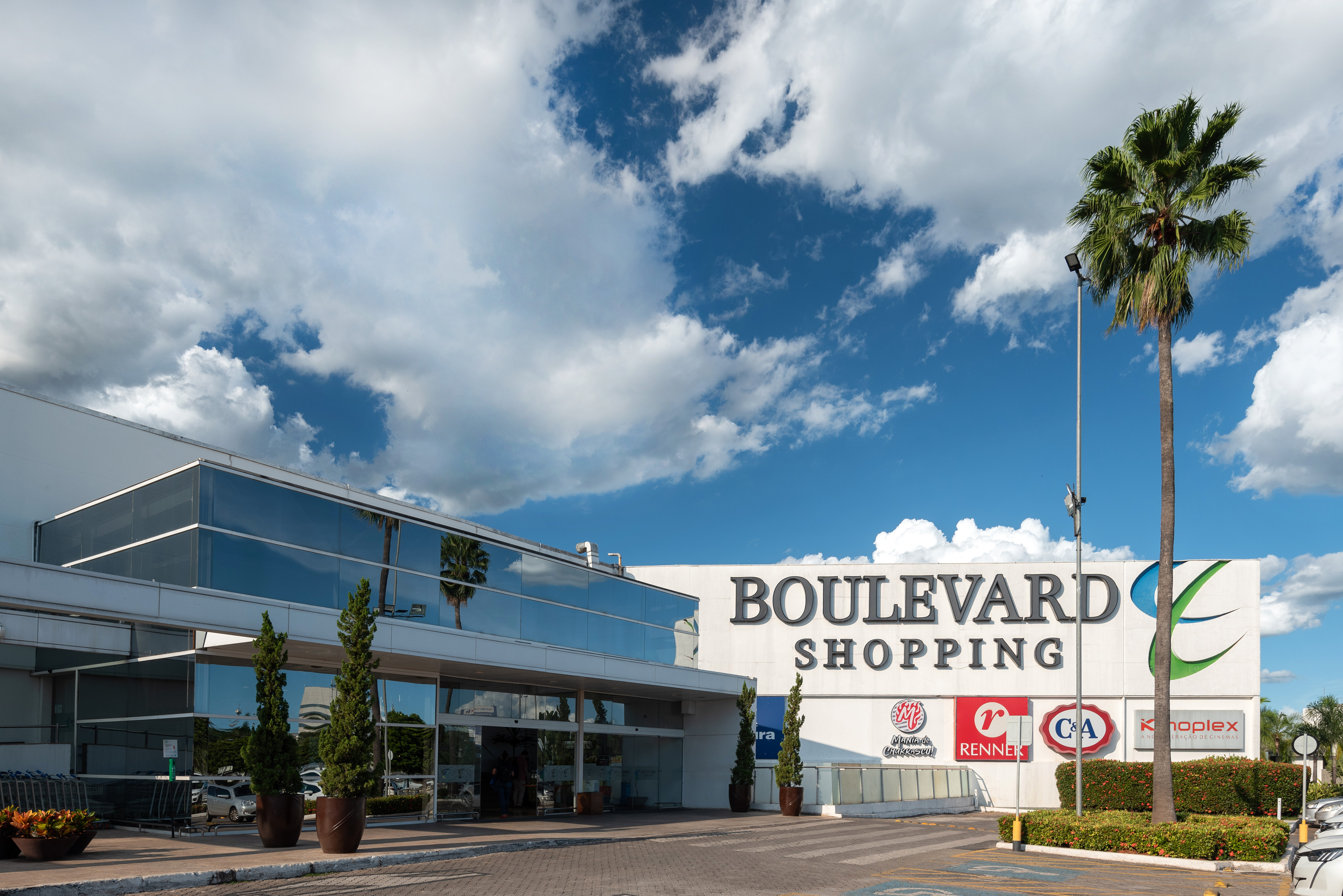 Dicas para Economizar nas Compras em Outlets e Feiras de Brasília