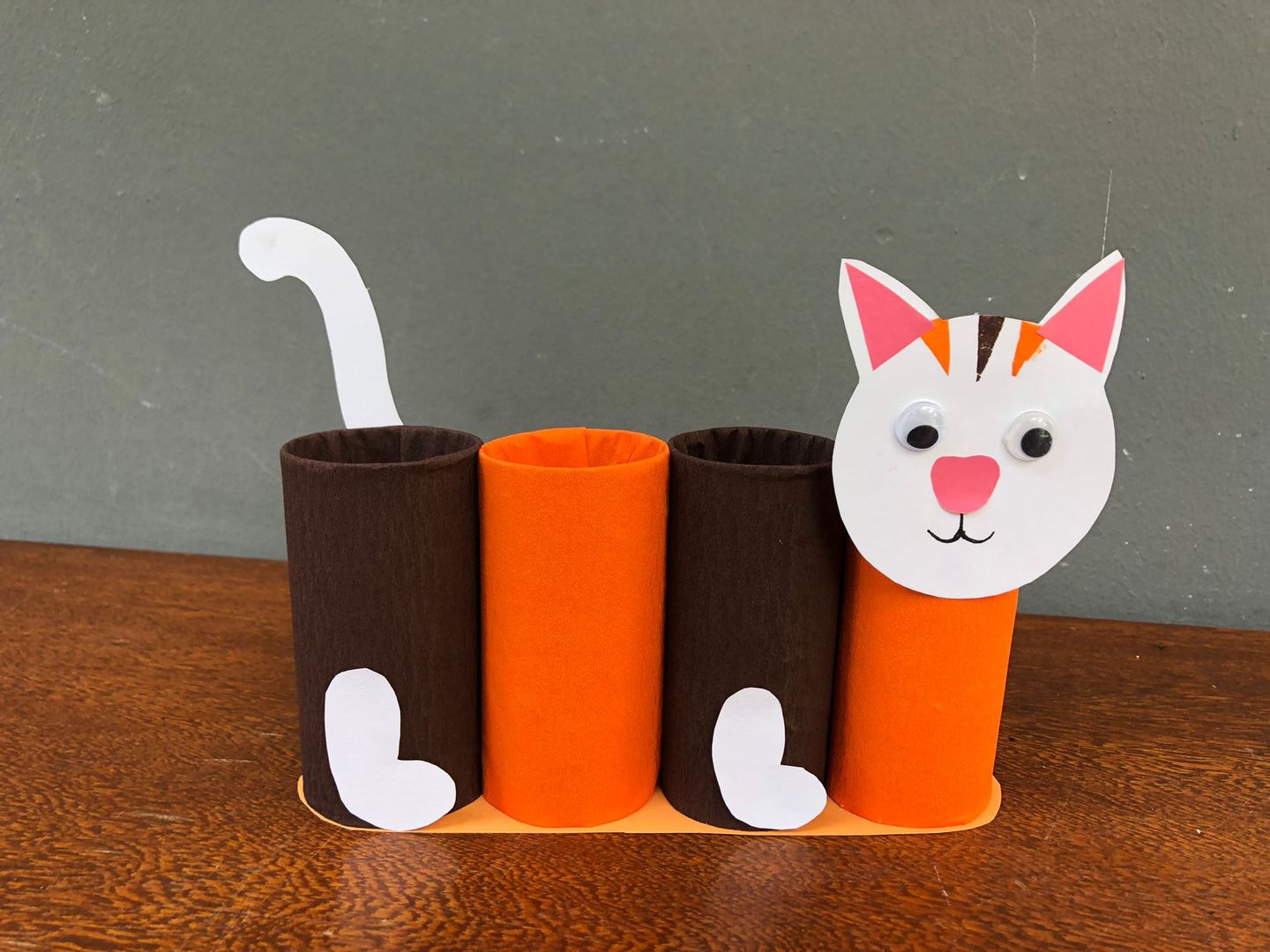 brinquedos gatos rolo papel higiênico