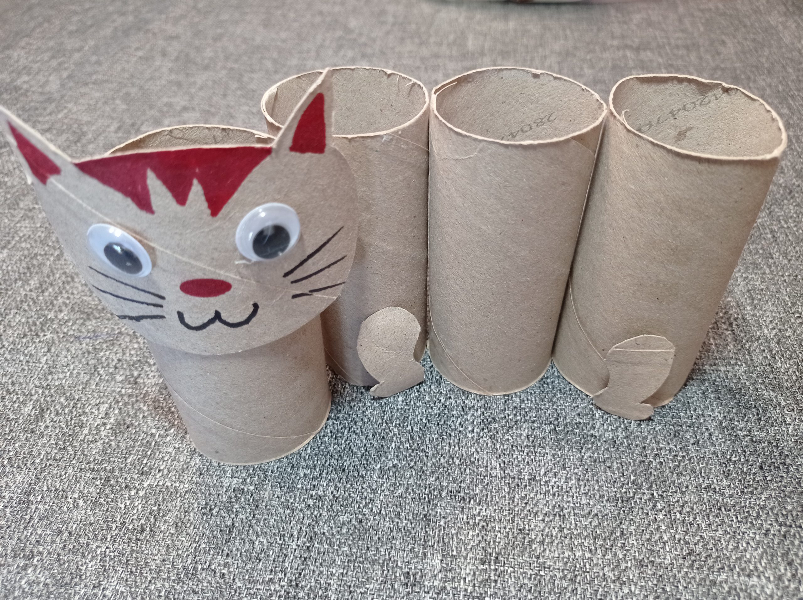 brinquedos gatos rolo papel higiênico