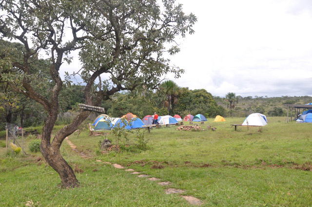5 ideias de títulos:
1. Chapada Imperial: Guia Completo para Acampar no Cerrado
2. Descubra as Cachoeiras e Trilhas da Chapada Imperial
3. Planeje seu Fim de Semana na Chapada Imperial: Preços e Serviços
4. Chapada Imperial: Uma Aventura Ecológica Perto de Brasília
5. Acampamento na Chapada Imperial: O Que Você Precisa Saber