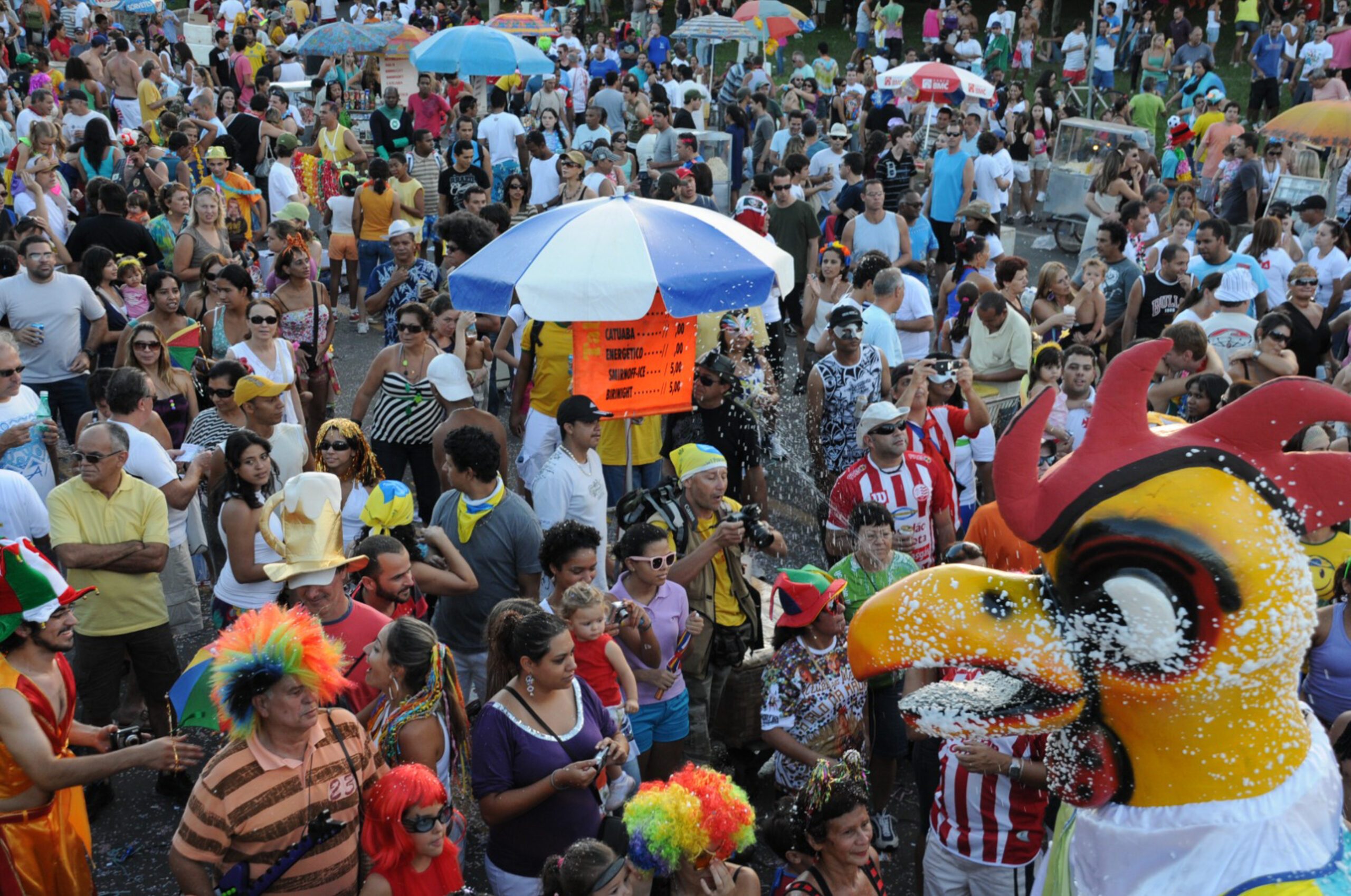 DF Folia 2026: Guia Completo dos Blocos de Rua em Brasília