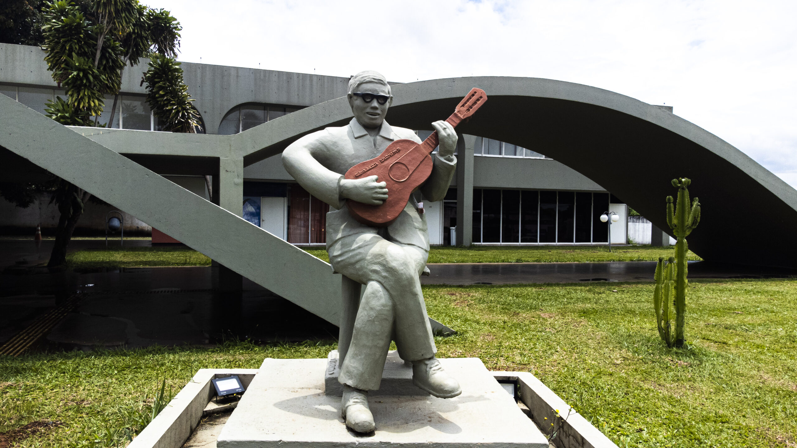 A Influência de Oscar Niemeyer na Arquitetura de Ceilândia: Além do Plano Piloto