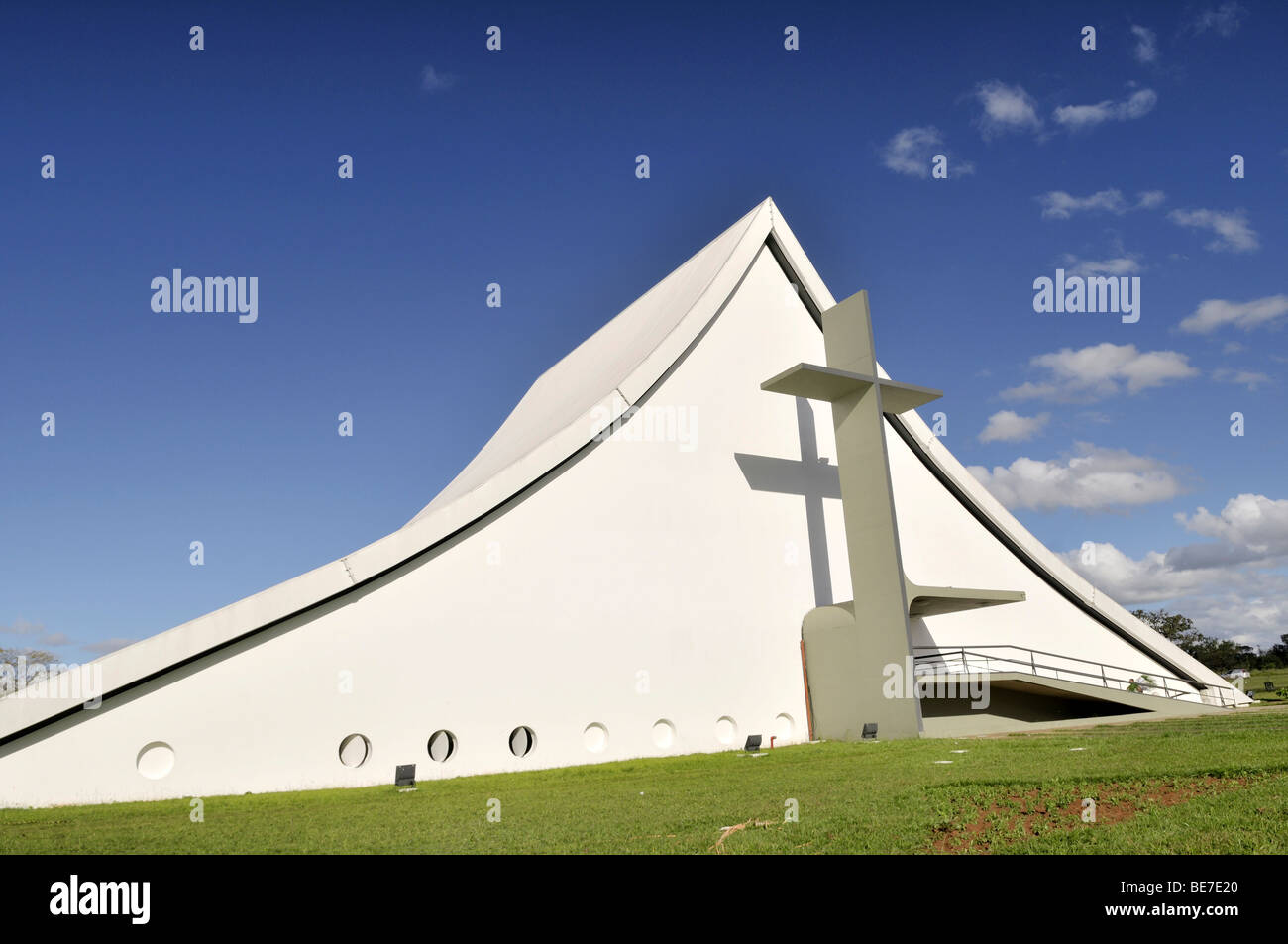 Guia Completo de Horários de Missa na Catedral Militar Rainha da Paz