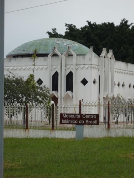 Conheça a Mesquita Alwalidein em Taguatinga