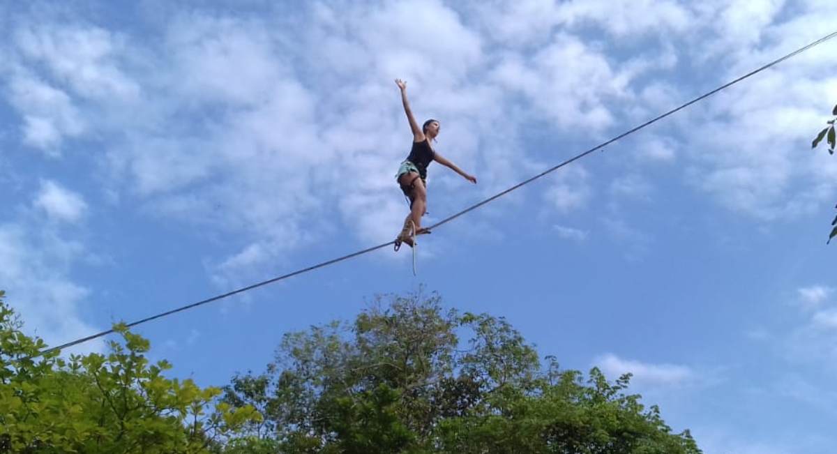 5 ideias de títulos:
1. Guia Completo: Como Começar no Slackline do Zero
2. Os 5 Erros Mais Comuns de Iniciantes no Slackline e Como Evitá-los
3. Segurança em Primeiro Lugar: Dicas Essenciais para Praticar Slackline
4. Equipamento de Slackline: O Que Você Precisa para Começar?
5. Domine o Equilíbrio: Técnicas de Slackline para Iniciantes