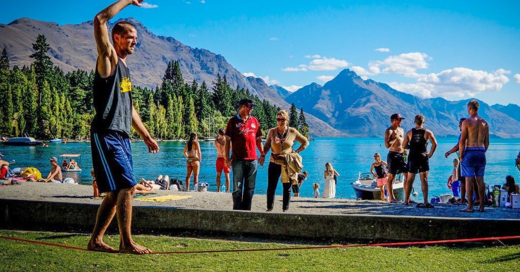 5 ideias de títulos:
1. Guia Completo: Como Começar no Slackline do Zero
2. Os 5 Erros Mais Comuns de Iniciantes no Slackline e Como Evitá-los
3. Segurança em Primeiro Lugar: Dicas Essenciais para Praticar Slackline
4. Equipamento de Slackline: O Que Você Precisa para Começar?
5. Domine o Equilíbrio: Técnicas de Slackline para Iniciantes