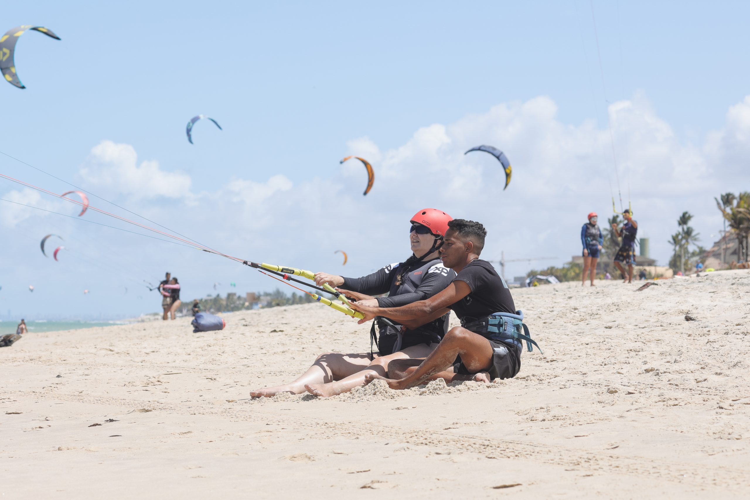 5 ideias de títulos:
1. Guia Completo: Dominando o Controle do Kite na Areia para Iniciantes
2. Segurança em Primeiro Lugar: Como Estacionar seu Kite Corretamente
3. Entendendo a Janela do Vento: A Chave para um Kitesurf Seguro
4. Comandos Essenciais da Barra de Kitesurf: O Que Todo Iniciante Precisa Saber
5. Dicas Práticas: Evitando Erros Comuns no Controle do Kite na Areia