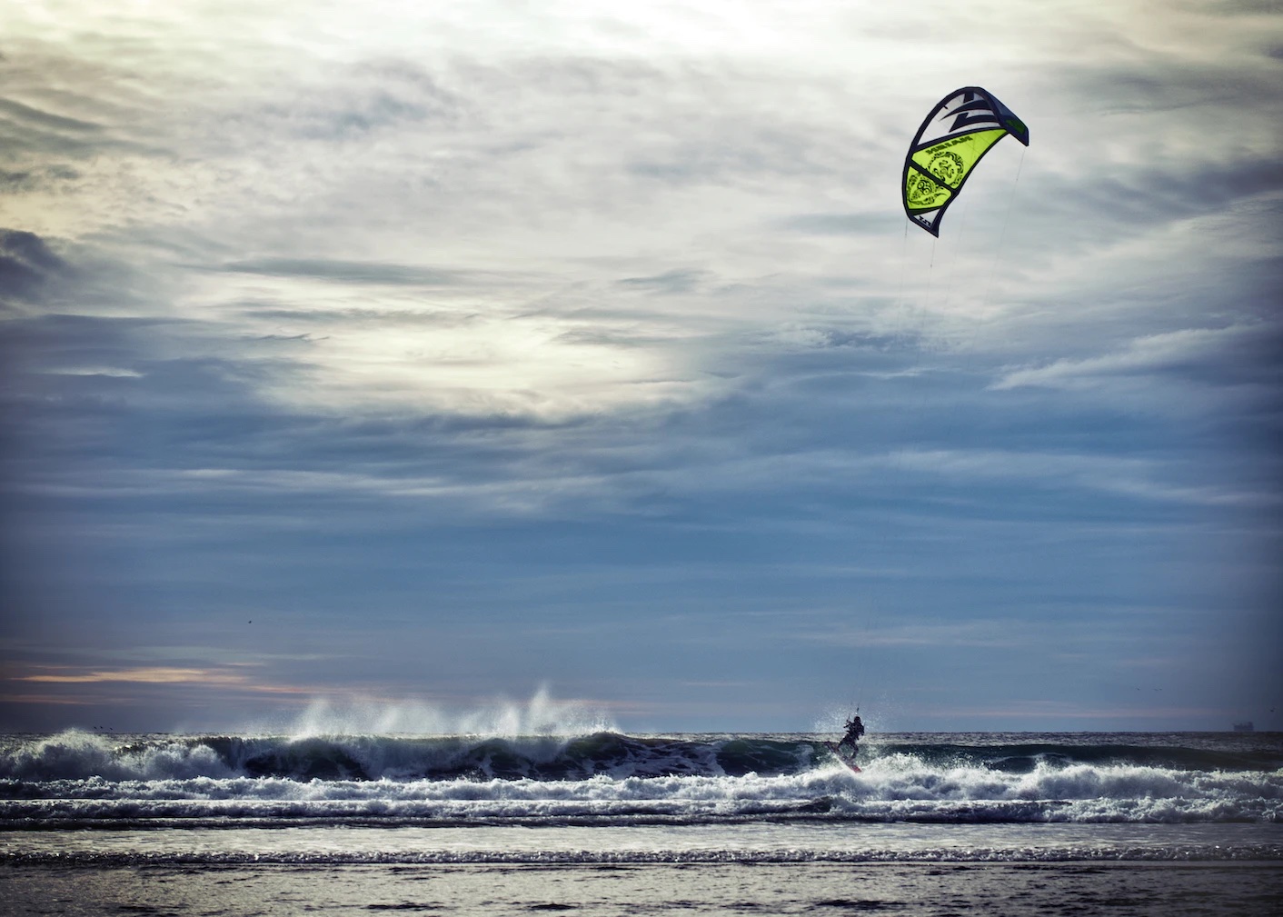 5 ideias de títulos:
1. Guia Completo: Dominando o Controle do Kite na Areia para Iniciantes
2. Segurança em Primeiro Lugar: Como Estacionar seu Kite Corretamente
3. Entendendo a Janela do Vento: A Chave para um Kitesurf Seguro
4. Comandos Essenciais da Barra de Kitesurf: O Que Todo Iniciante Precisa Saber
5. Dicas Práticas: Evitando Erros Comuns no Controle do Kite na Areia