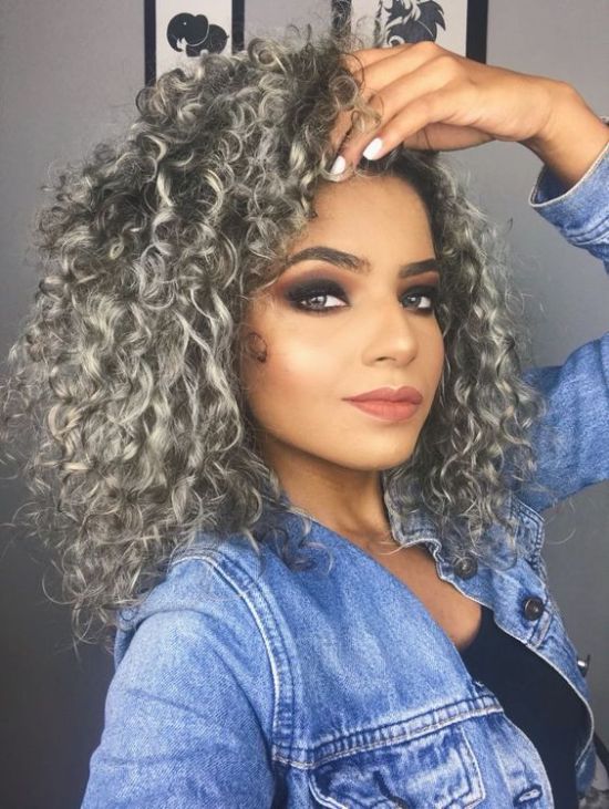 Dicas de produtos para nutrir e hidratar cabelos crespos descoloridos