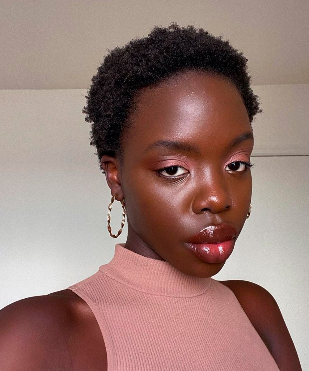 Proteção Térmica e Acessórios: Como Blindar seu Cabelo Crespo do Frio