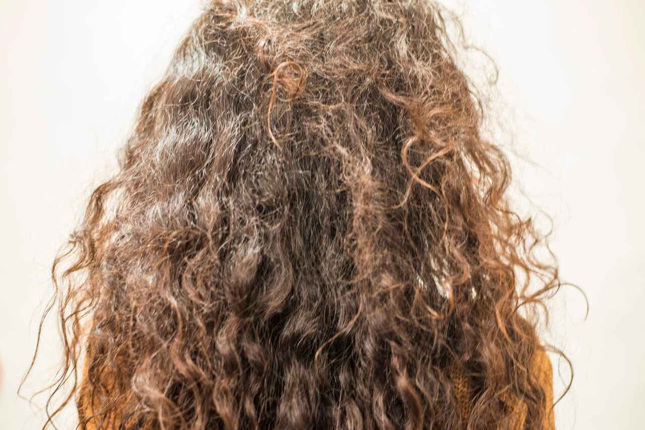 5 ideias de títulos:
1. O Guia Definitivo para Cabelos Cacheados Sem Frizz
2. Hidratação Poderosa: O Segredo para Dizer Adeus ao Frizz
3. Finalização Perfeita: Técnicas Anti-Frizz para Cachos Incríveis
4. Hábitos que Transformam: Como Evitar o Frizz no Dia a Dia
5. Frizz Zero: Dicas de Produtos e Cuidados Essenciais