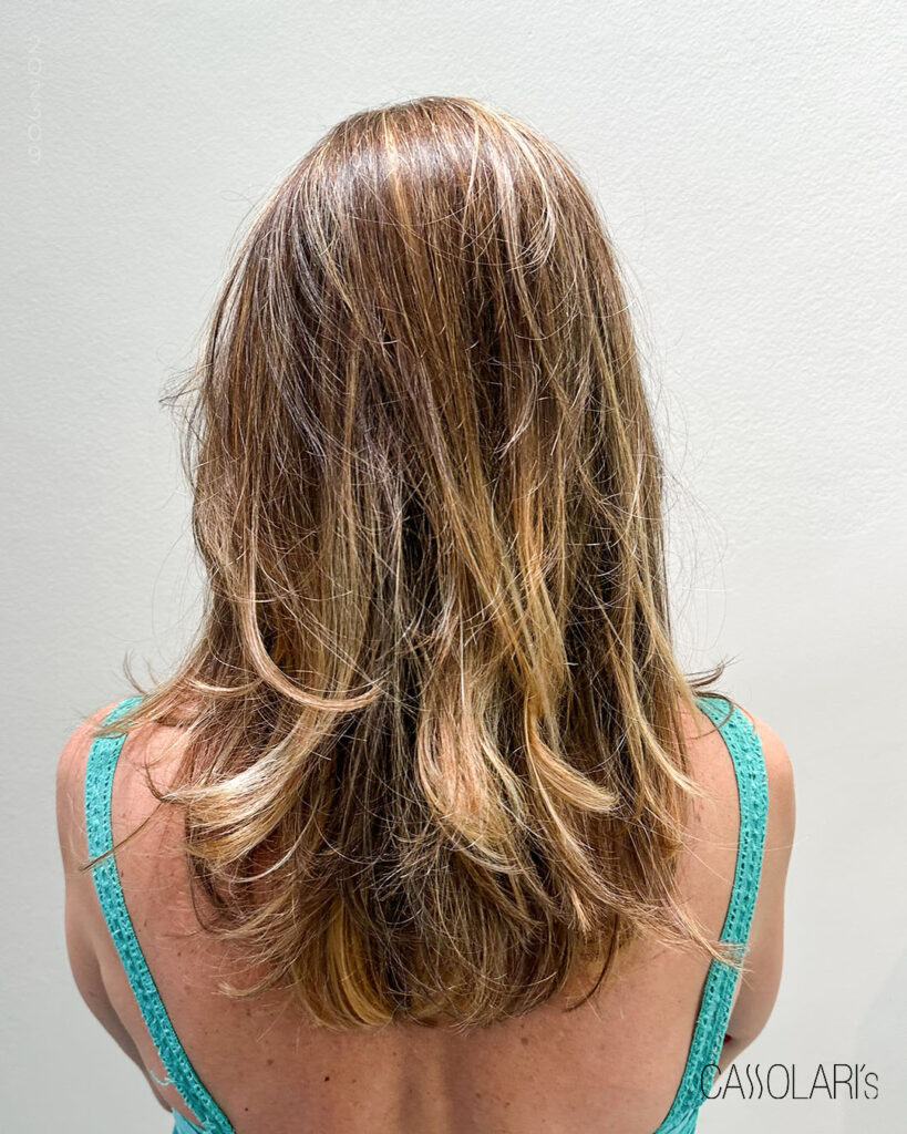 Como cuidar de cabelos volumosos após o corte