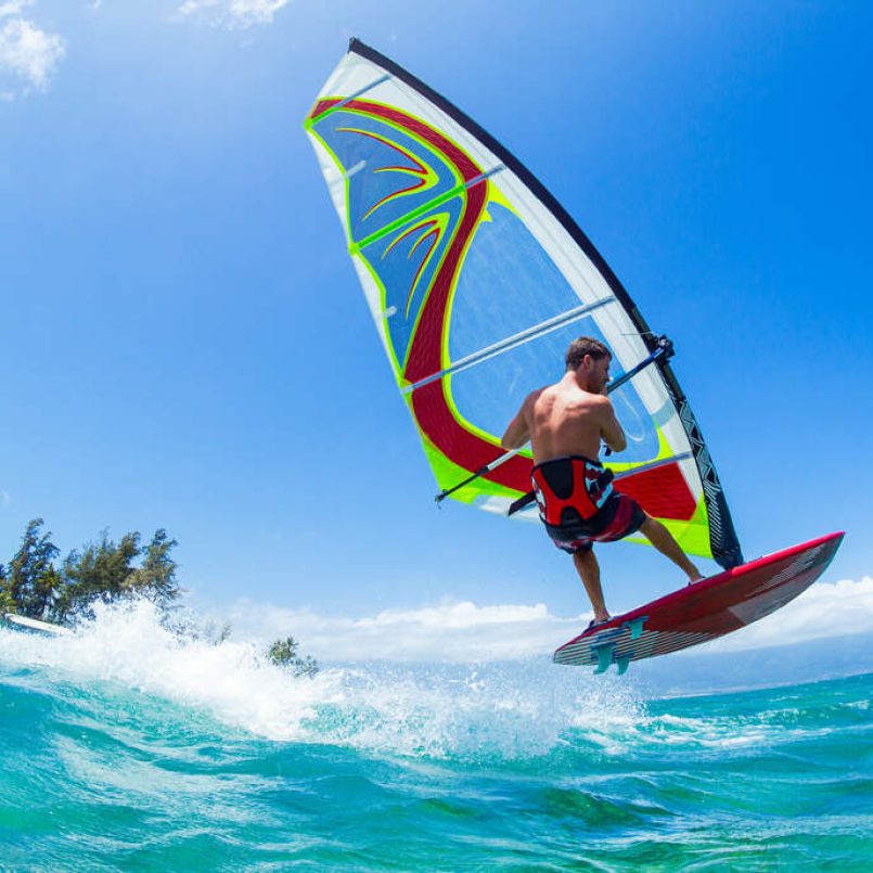 Benefícios da estabilidade lateral em pranchas de windsurf