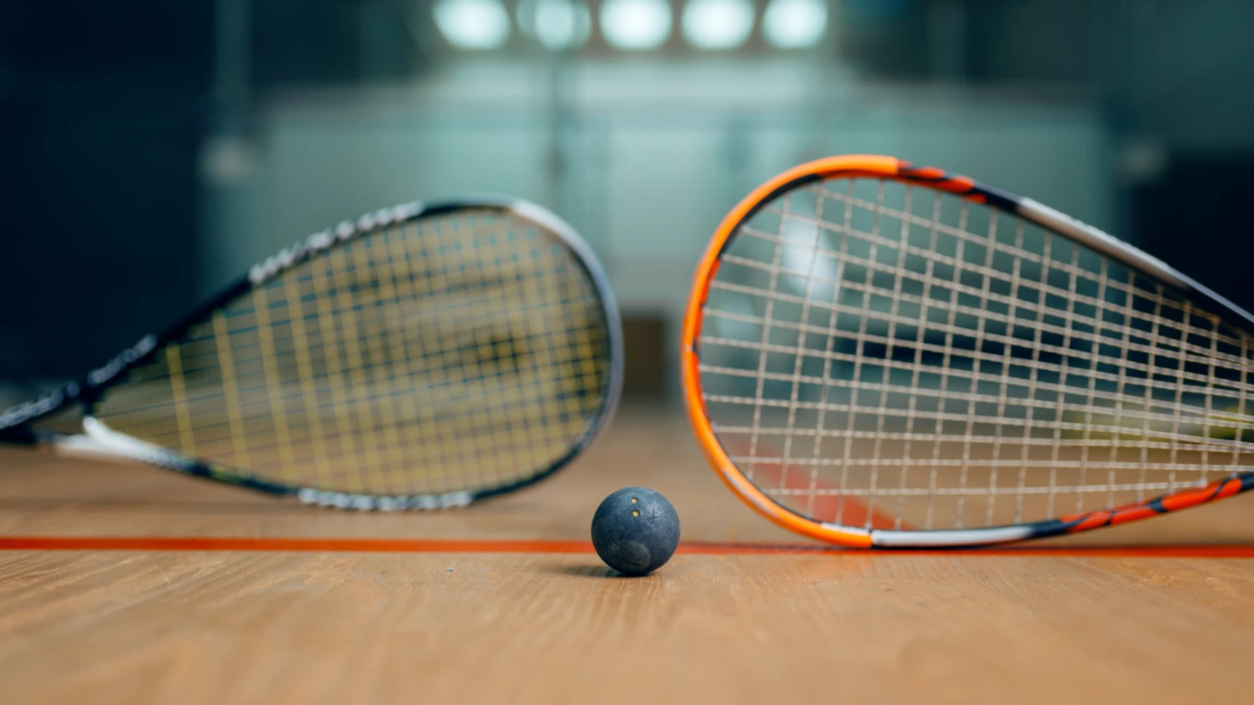 Como a Tensão das Cordas Afeta o Jogo com Raquetes Leves de Squash