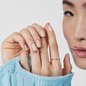 como escolher anéis para dedos curtos