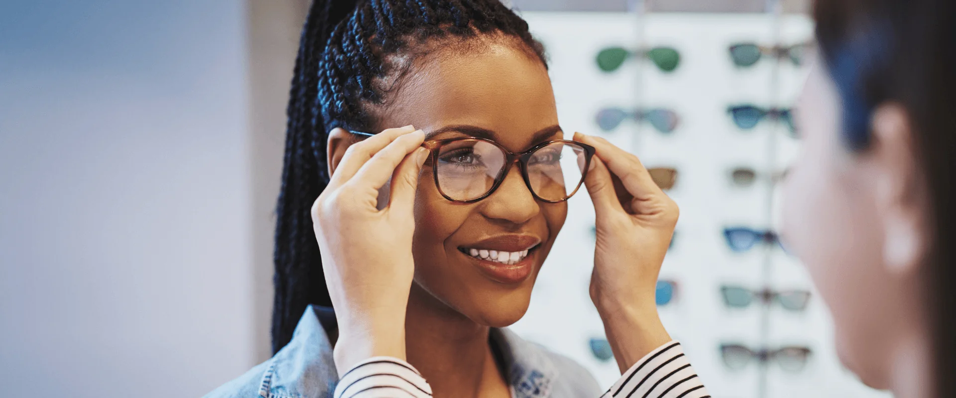 Como óculos podem rejuvenescer seu visual